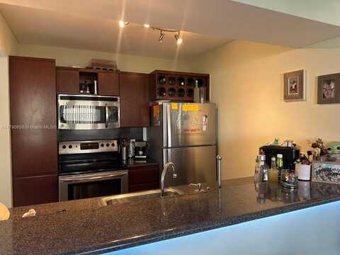 8120 Geneva Ct, Doral, FL 33166