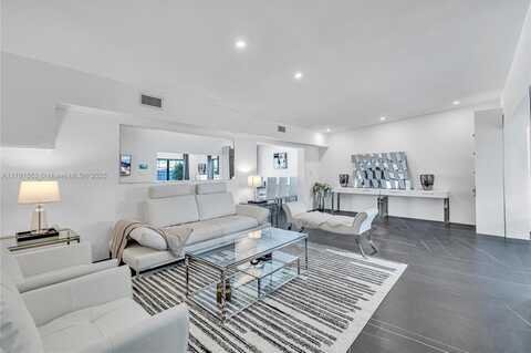 560 NW 116th Ter, Miami, FL 33168