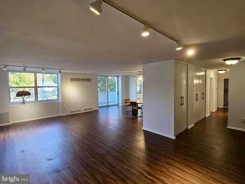 Coventry Ave #210, ELKINS PARK, PA 19027