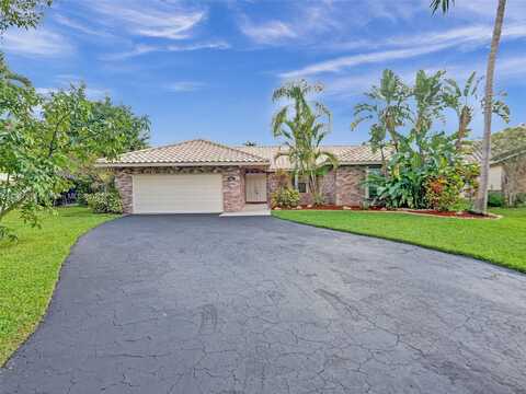 9005 NW 49th Ct, Coral Springs, FL 33067