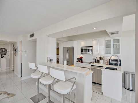 18011 Biscayne Blvd, Aventura, FL 33160
