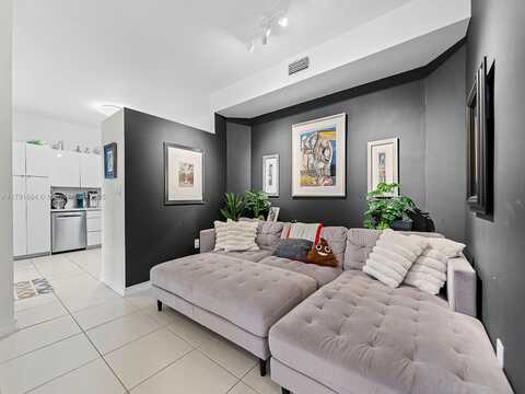 15533 N Miami Lakeway N, Miami Lakes, FL 33014