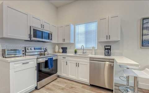 830 SE 14th St, Fort Lauderdale, FL 33316