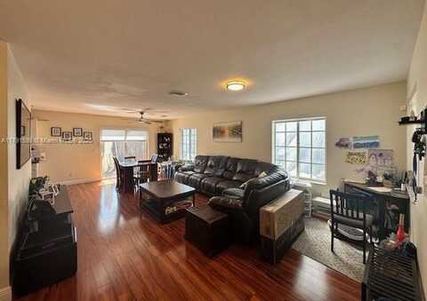 212 NE 3rd St, Hallandale Beach, FL 33009