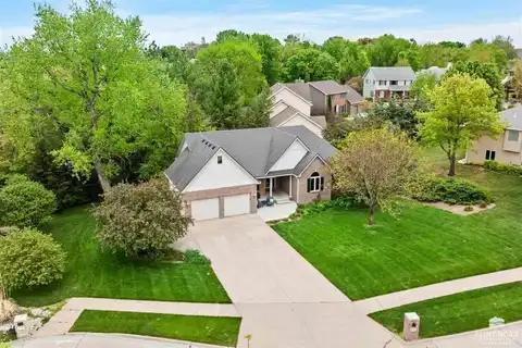 909 Overhill Rd, Manhattan, KS 66503