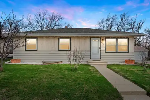 1382 Aldoro Dr, Waukesha, WI 53188