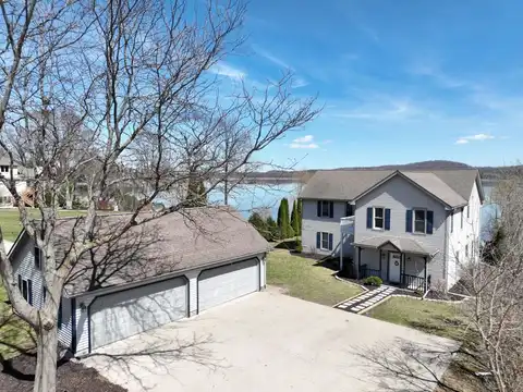 3344 Lake Dr, Hartford, WI 53027