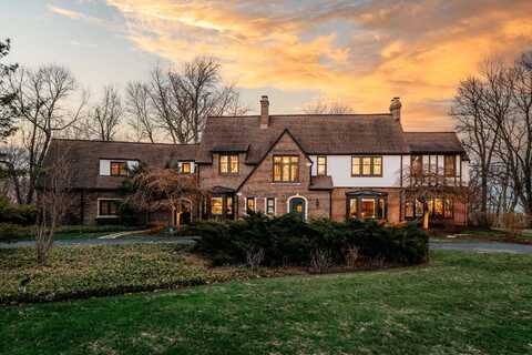 1046 E Thorne Ln, Fox Point, WI 53217