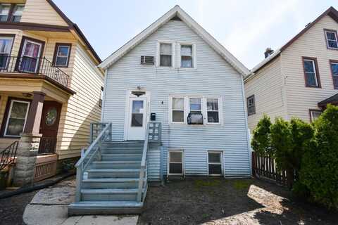 2517 W Rogers St, Milwaukee, WI 53204