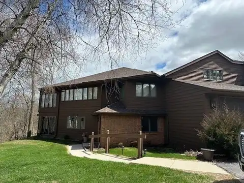 2839 Windepoint Ct, Sheboygan, WI 53083