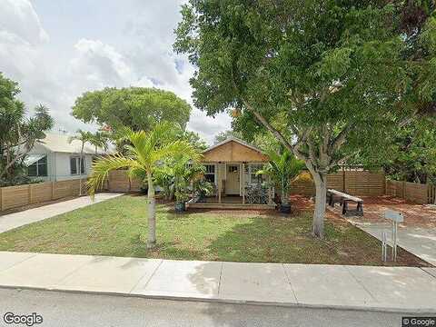 S J St, Lake Worth, FL 33467