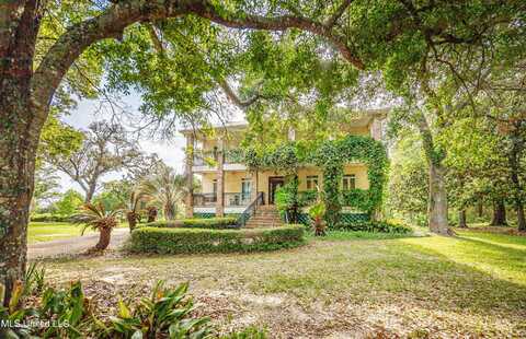 1409 Ladnier Road, Gautier, MS 39553