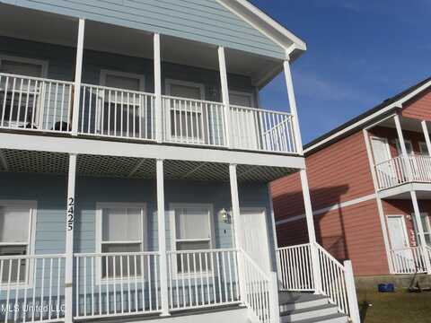 2425 Esplanade Street, Ocean Springs, MS 39564