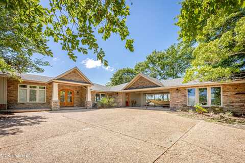 2801 Eagle Pine Drive, Ocean Springs, MS 39564