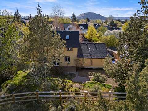 828 NE Robin Court, Bend, OR 97701