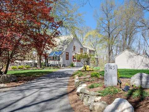 45 Valley Road, Southborough, MA 01772