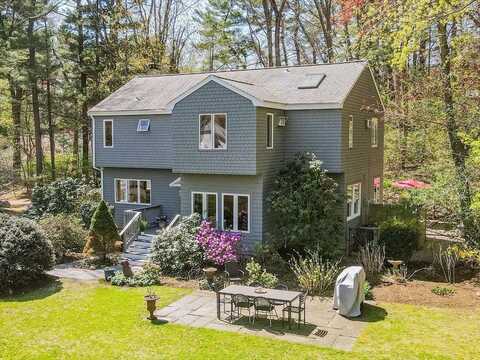 15 Wildwood Rd, Stoughton, MA 02072