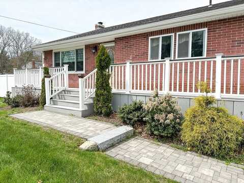 76 Maplewood Circle, Brockton, MA 02302