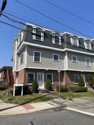 46 Berlin St, Quincy, MA 02170