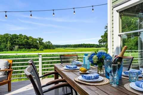 2 Marshview Way, Newburyport, MA 01950