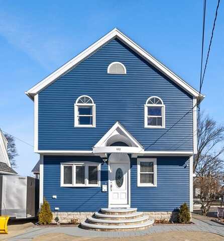 102 Williams Ave, East Providence, RI 02914