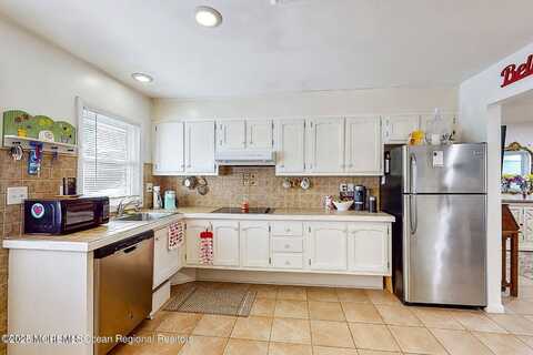 664d Plymouth Drive, Lakewood, NJ 08701