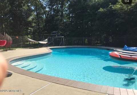 21 Old Queens Court, Eatontown, NJ 07724
