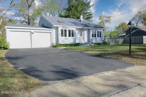 16 Germania Court, Toms River, NJ 08755