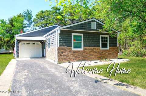 52 Normanton Court, Toms River, NJ 08757