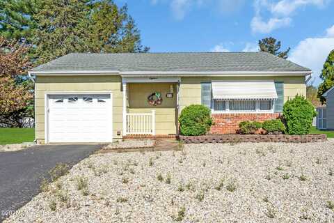 18 Gower Road, Toms River, NJ 08757