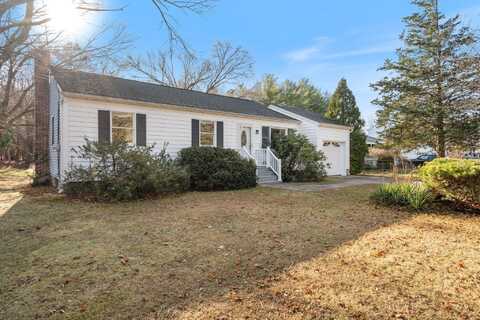 13 Calverton Court, Calverton, NY 11933