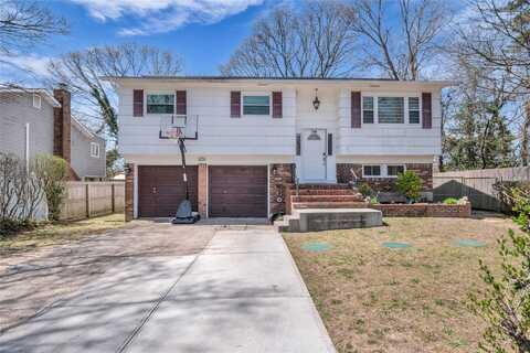 756 Bohemia Parkway, Sayville, NY 11782