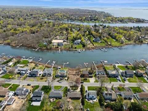 100 Hewitt Boulevard, Center Moriches, NY 11934
