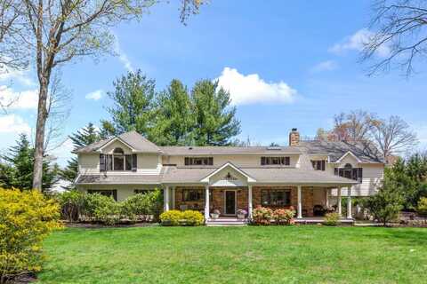 18 Windy Lane, Northport, NY 11768