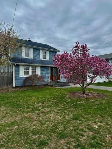 106 Roosevelt Avenue, Sayville, NY 11782