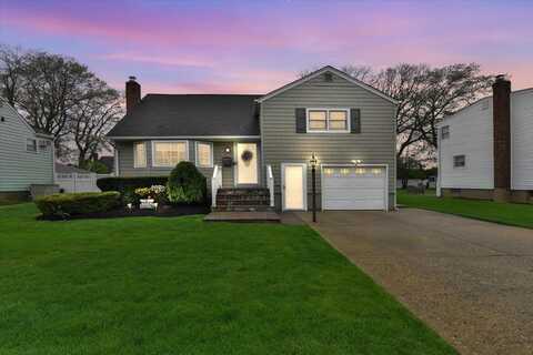 342 Park Lane, Massapequa Park, NY 11762