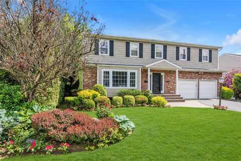 21 Chestnut Avenue, Glen Head, NY 11545