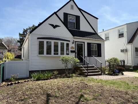 81-11 261st Street, Glen Oaks, NY 11004