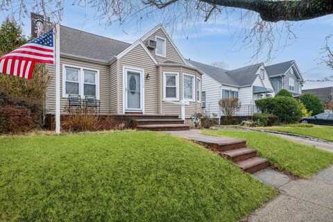 118 Kamda Boulevard, New Hyde Park, NY 11040