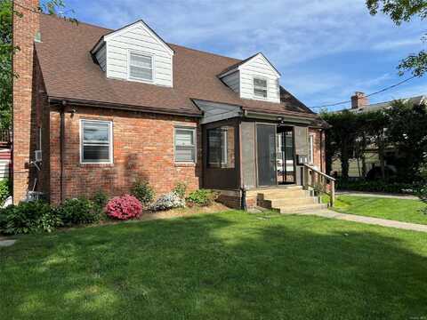 2 Dogwood Lane, Glen Cove, NY 11542