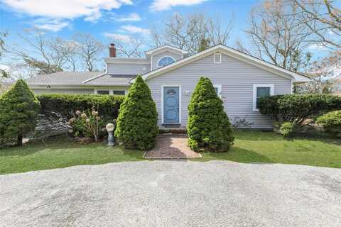 60 School Street, Hampton Bays, NY 11946