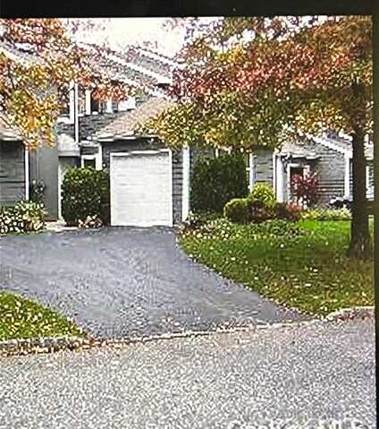 42 Larkspur Lane, Commack, NY 11725
