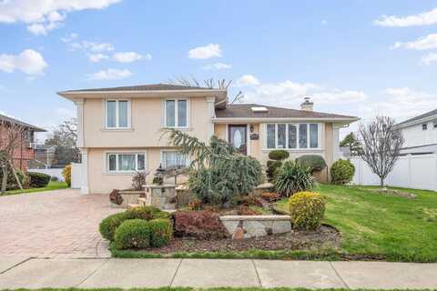 49 Stratford Road, Plainview, NY 11803