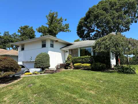 16 Middle Lane, Jericho, NY 11753