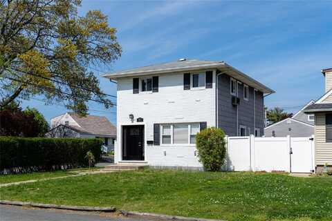 42 Madison Drive, Lindenhurst, NY 11757