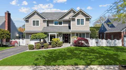 33 Donald Street, East Williston, NY 11596