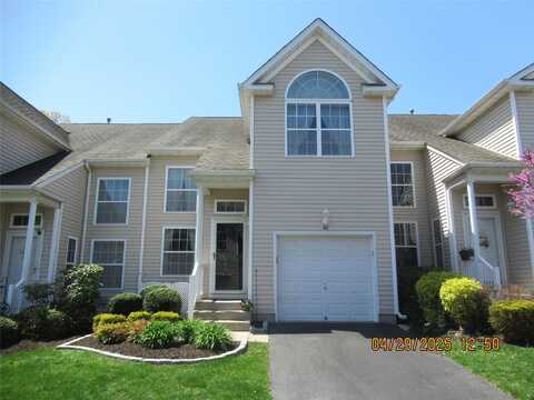 165 Kettles Lane, Medford, NY 11763