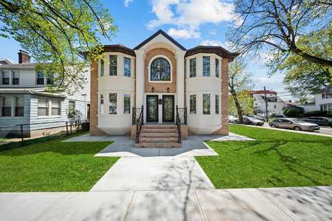 104-03 196 St, Hollis, NY 11412