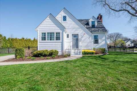 25 Anita Place, Amityville, NY 11701