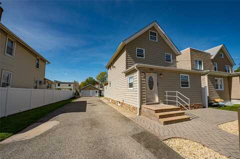 49 N Maple Street, Farmingdale, NY 11735